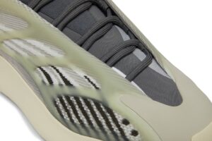 adidas Yeezy 700 V3 Fade Salt ID1674 - Brosneaker photo 9