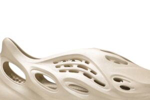 adidas Yeezy Foam RNNR Sand FY4567 - Brosneaker photo 2