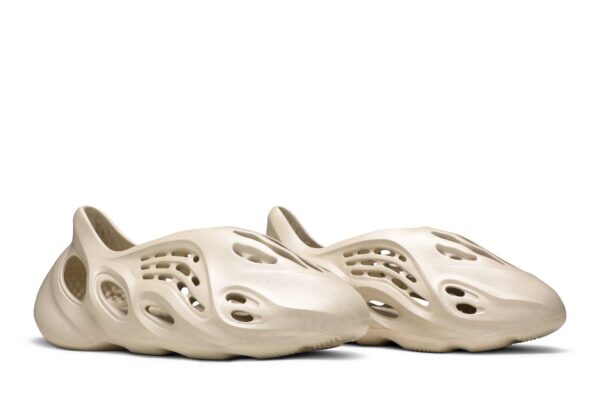 adidas Yeezy Foam RNNR Sand FY4567 - Brosneaker photo 8
