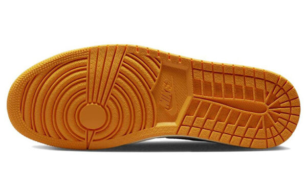 Jordan 1 Retro High OG Taxi 555088-711 - Brosneaker photo 4
