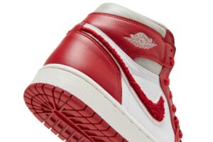 Jordan 1 Retro High OG Varsity Red (Women's) DJ4891-061 - Brosneaker photo 10
