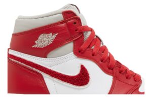 Jordan 1 Retro High OG Varsity Red (Women's) DJ4891-061 - Brosneaker photo 2