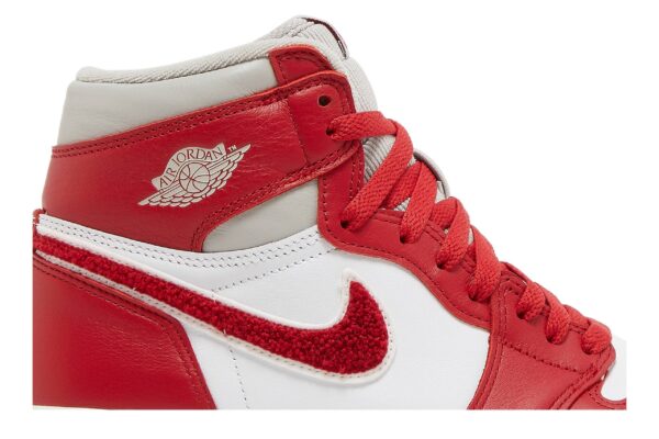 Jordan 1 Retro High OG Varsity Red (Women's) DJ4891-061 - Brosneaker photo 2