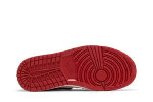 Jordan 1 Retro High OG Varsity Red (Women's) DJ4891-061 - Brosneaker photo 4