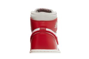 Jordan 1 Retro High OG Varsity Red (Women's) DJ4891-061 - Brosneaker photo 7
