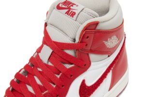 Jordan 1 Retro High OG Varsity Red (Women's) DJ4891-061 - Brosneaker photo 9