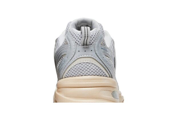 New Balance 530 Vintage Silver Metallic Moonbeam MR530VS - Brosneaker photo 7