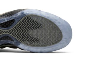 Nike Air Foamposite One Iridescent (Women's) AA3963-001 - Brosneaker photo 5