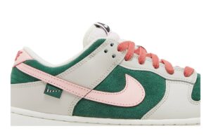 Nike Dunk Low SE All Petals United Fir Green (Women's) FN8923-061 - Brosneaker photo 2
