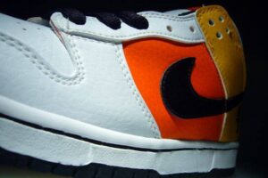 Nike SB Dunk Low Raygun Home 304292-802 - Brosneaker photo 4