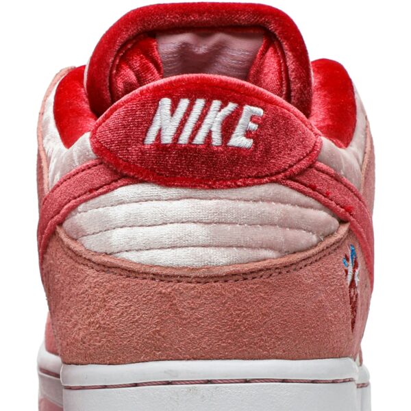Nike SB Dunk Low StrangeLove Skateboards CT2552-800 - Brosneaker photo 7