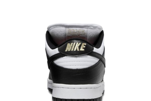 Nike SB Dunk Low Supreme Stars Black (2021) DH3228-102 - Brosneaker photo 7