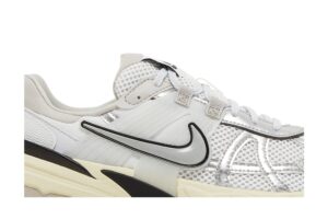Nike V2K Run Summit White Metallic Silver (Women's) FD0736-100 - Brosneaker photo 2
