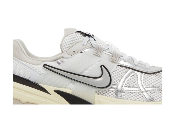 Nike V2K Run Summit White Metallic Silver (Women's) FD0736-100 - Brosneaker photo 2