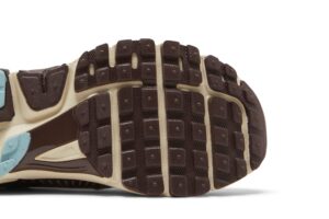 Nike Zoom Vomero 5 Earth Fossil (Women's) FD9920-022 - Brosneaker photo 5